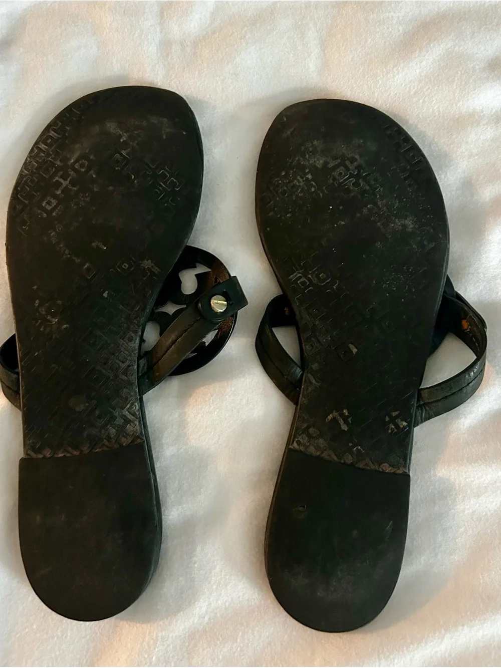 Authentic Tory Burch women's black leather thong sandal size 8